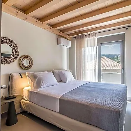 Hotel One-bedroom With Attic Sea View Lefkáda